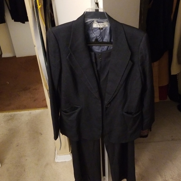 Suit - Picture 1 of 2